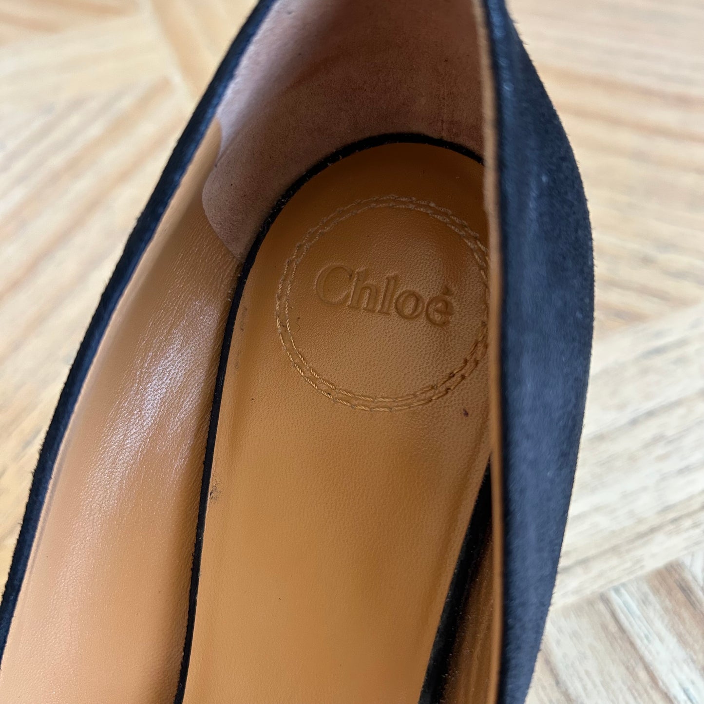 Chloé Black Suede 'Oli' Almond Toe Court Shoes - EU 37 / UK 4